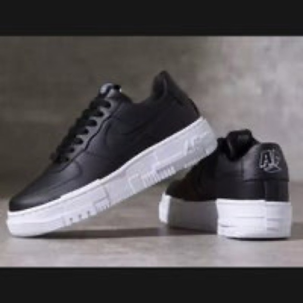 Nike // Air Force One Pixel Women’s Black Sneaker 9.5